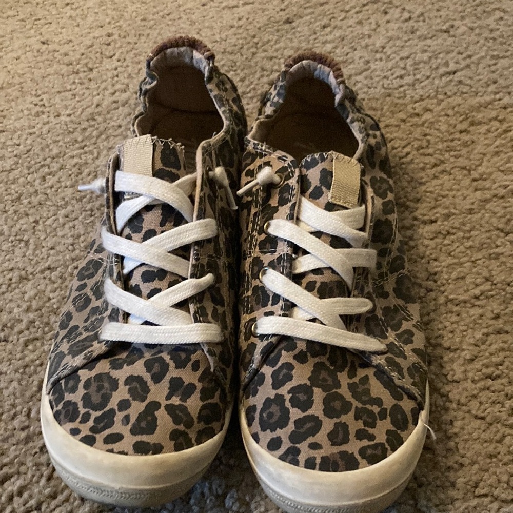 Women’s leopard slip on tennis shoes in good condition, size 9.